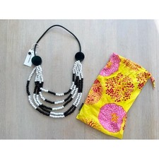 Collier Marimekko noir et
