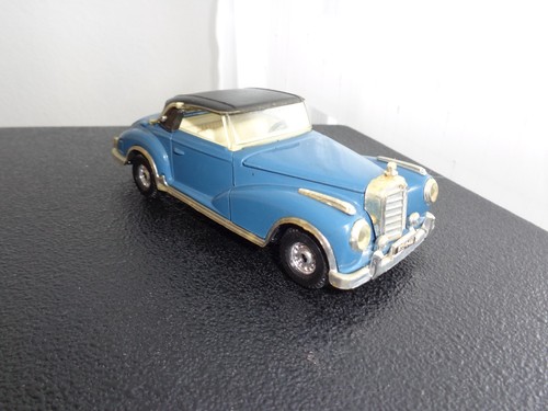 Mercedes 300 corgi - s,