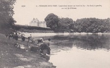 TORIGNI SUR VIRE LESSIVIERES LAVANT AU BORD DU LAC AU FOND LE CHATEAU CPA NEUVE