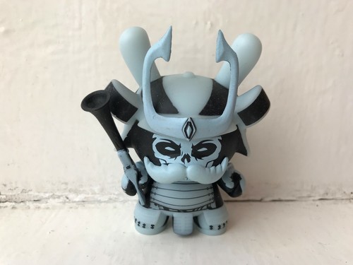 Figurine vinyle kidrobot - figurine, en