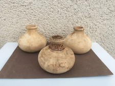 3 anciens petits vases en bois