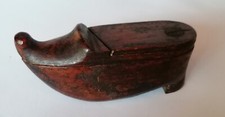 XIX SIECLE  TABATIERE A SYSTEME  BOITE TABAC A PRISER  EN FORME DE SABOT EN BOIS