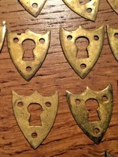 1 ENTREE DE SERRURE "coeur" laiton ancienne  LOUIS PHILIPPE 16 x 20 mm.