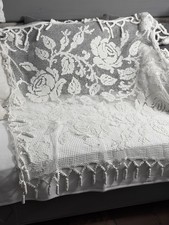 linge ancien Nappe Centre De Table  Dentelle Au Filet Avec Pompons