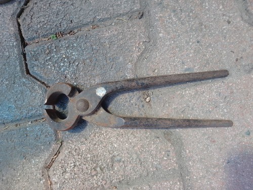Tenaille ancienne fer forge - en,