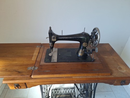 Machine coudre ancienne - à,