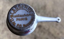 Petite casserole miniature en porcelaine du restaurant Lasserre Paris