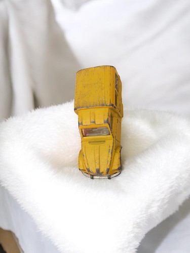 Voiture miniature ancienne