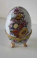 Oeuf en Porcelaine sur Pieds Décors  Fleurs  Collection