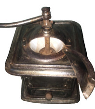 Rare Moulin à café  en tôle de fer pour collection