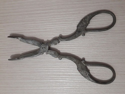 Pince ciseaux antique - à,