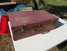 Ancienne valise en papier et