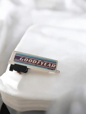 Véhicule miniature ancien