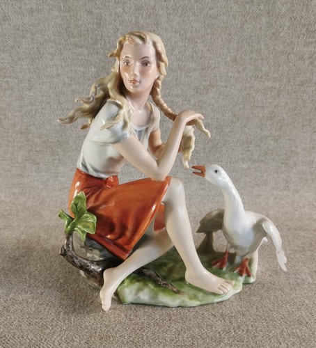 Figurine statuette - figurine,