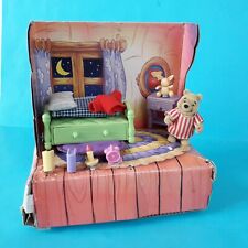 WINNIE THE POOH/WINNIE L'OURSON. Chambre/ Winnie's bedroom. Friendly places.1998