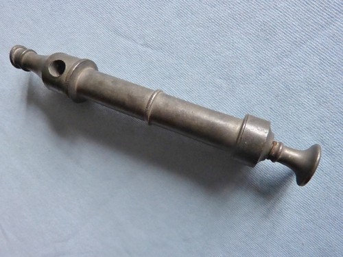 Ancienne petite seringue - , en