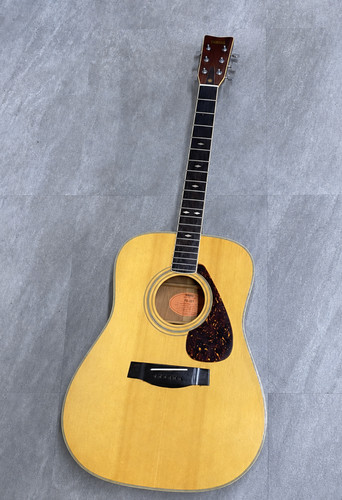 Guitare acoustique japonaise