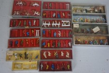 38)PREISER, QMP, MERTEN LOT DE 17 BOITES NEUVES DE PERSONNAGES ET ACCESSOIRES HO