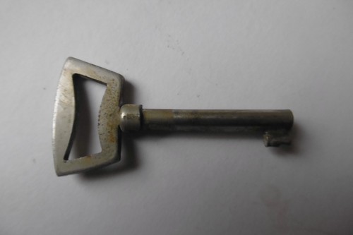 Clé clef ancienne creuse - clé,