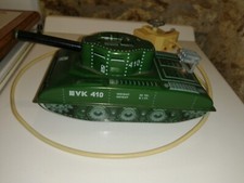 Ancien char tank téléguidé