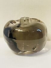 Figurine décoration de pomme de verre Ou Cristal a accroché ou presse papier .