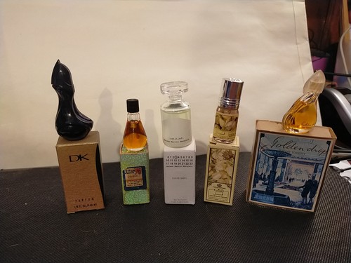 Lot miniatures parfum - de, de