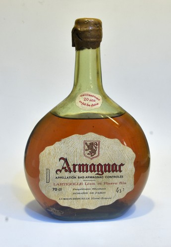 Vieille bouteille - ,