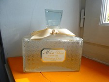 Ancienne Bouteille factice  parfum  ?D"ïôR?   1litre