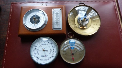 Lot quatre baromètres anciens