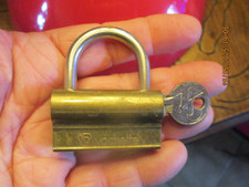 Ancien petit Cadenas Vachette