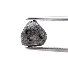 Diamant Brut Noir Irregulier