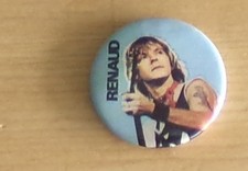 1978  RENAUD  CHANTEUR  POETE  MUSIQUE  DEBUT CARRIERE RARE  BADGE D' ORIGINE