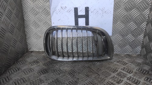 Grille calandre avant droite - ,