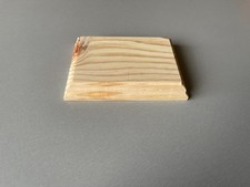 socle  en bois brut pour