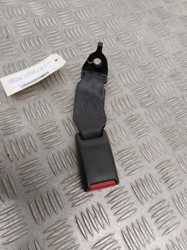 Attache ceinture arriere