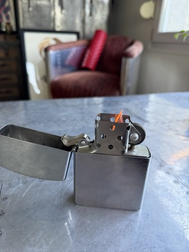 Briquet ancien n539 géant - ancien,
