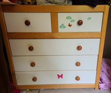 Commode en bois pour enfant 3 tiroirs. 