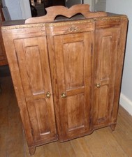 Meuble de maitrise armoire penderie mobilier de poupée en bois 1900's