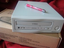 EXTERNAL SCSI CD-RW DRIVE
