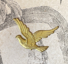 Insigne en métal doré -