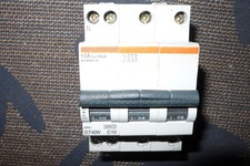 DISJONCTEUR TETRAPOLAIRE 10A COURBE C MERLIN GERIN DT40, 10 AMPERES PC.10KA.