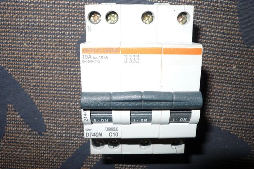 Disjoncteur tetrapolaire 10a - disjoncteur,