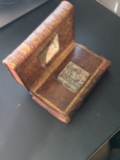 Ancien coffre fort faux  livre