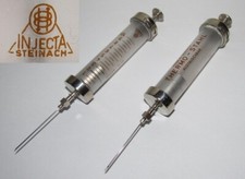 Deux anciennes seringues