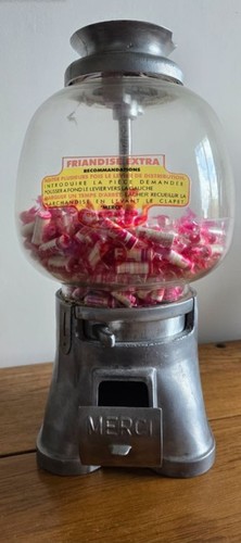 Ancien distributeur bonbon - ancien,