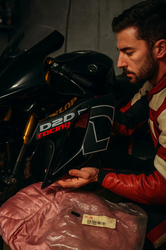 Carénage moto latéral droit