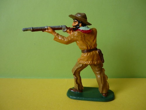 Figurine plastique peint - ,