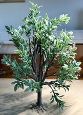 arbre en plastique échelle 0