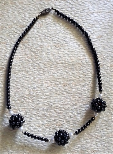 Collier ras cou - *,
