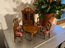 MEUBLES DE MAISON DE POUPÉES